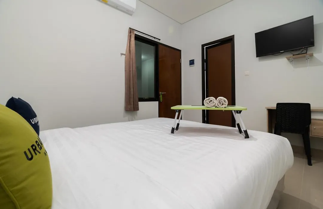 Urbanview Hotel Pasar Baru Jakarta by RedDoorz-1