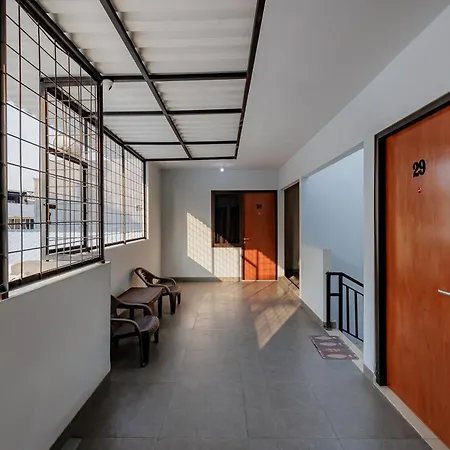 Urbanview Hotel Pasar Baru Jakarta by RedDoorz-3