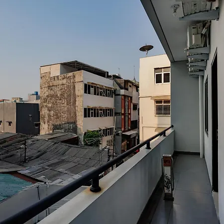 Urbanview Hotel Pasar Baru Jakarta by RedDoorz-2